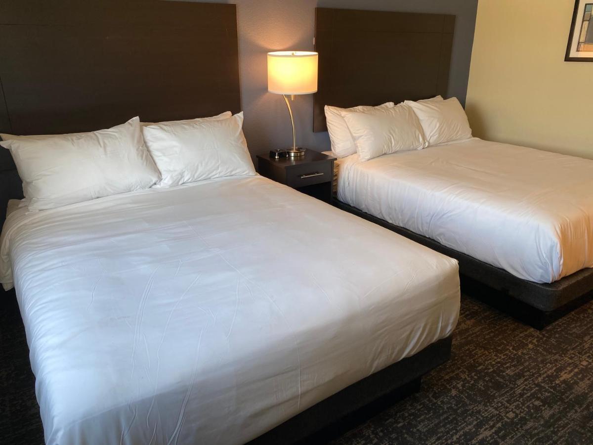 Cobblestone Inn & Suites - Forest City Exteriör bild
