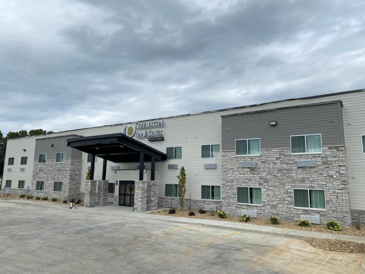 Cobblestone Inn & Suites - Forest City Exteriör bild