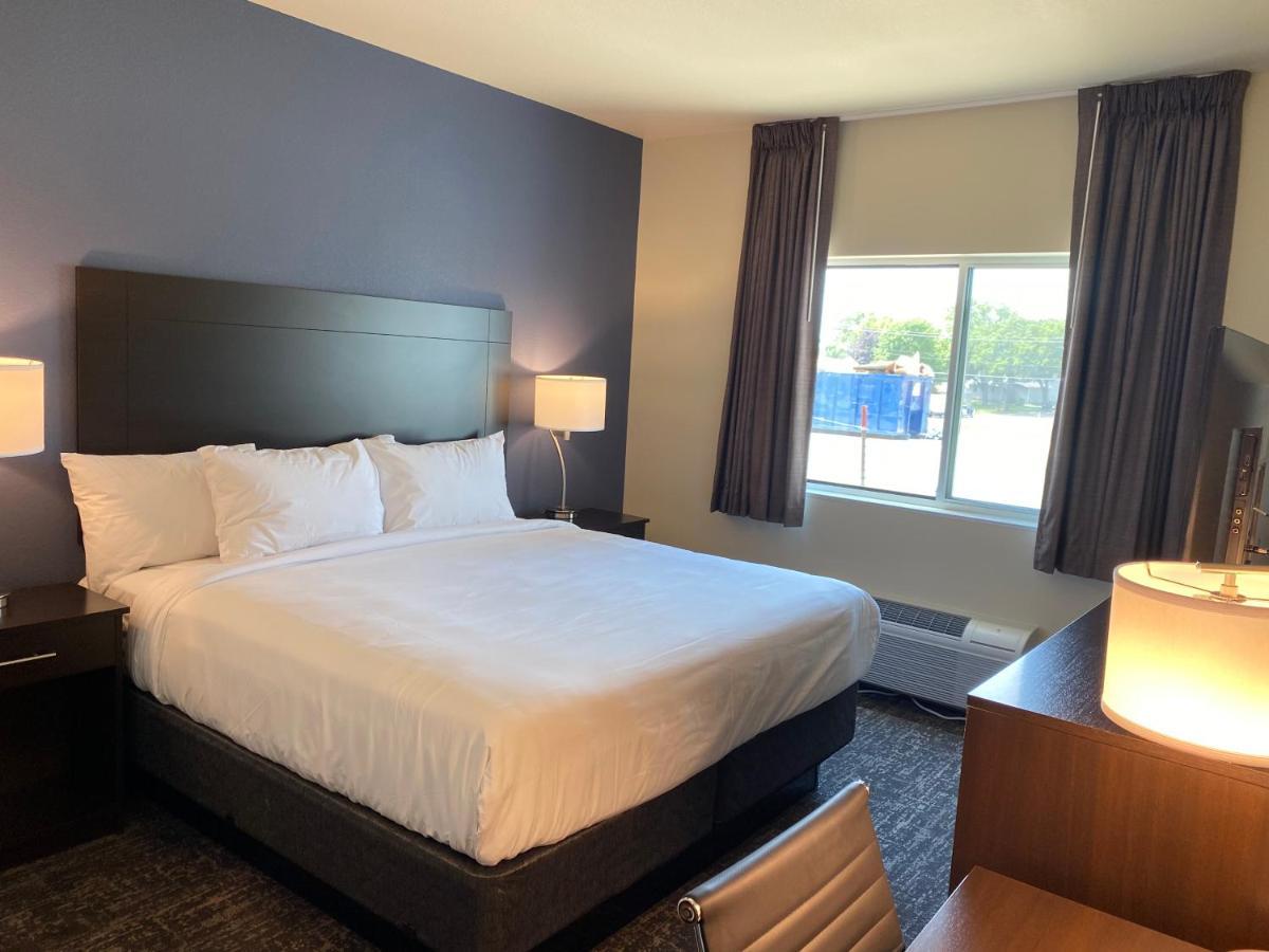 Cobblestone Inn & Suites - Forest City Exteriör bild