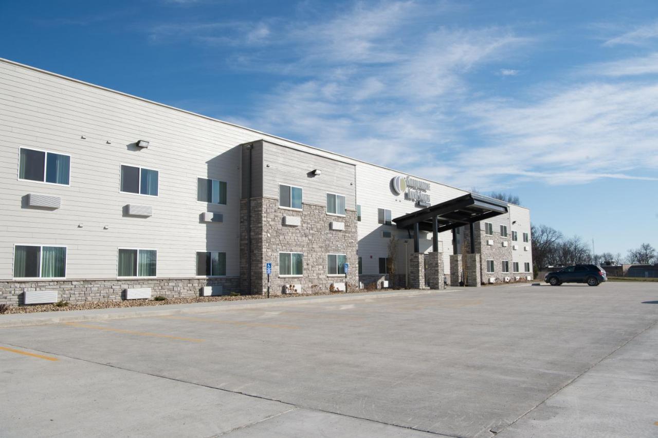 Cobblestone Inn & Suites - Forest City Exteriör bild